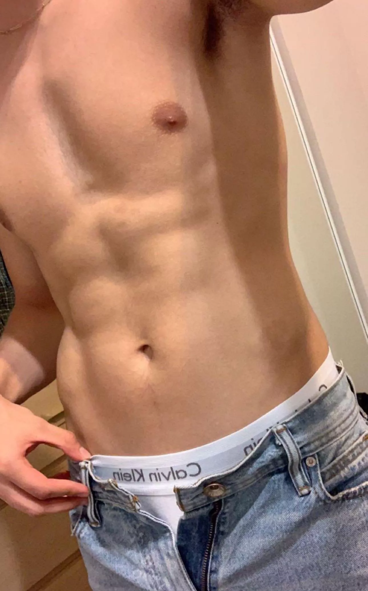 Comment “yes” if you want a nude😉 posted by 18hungtwink