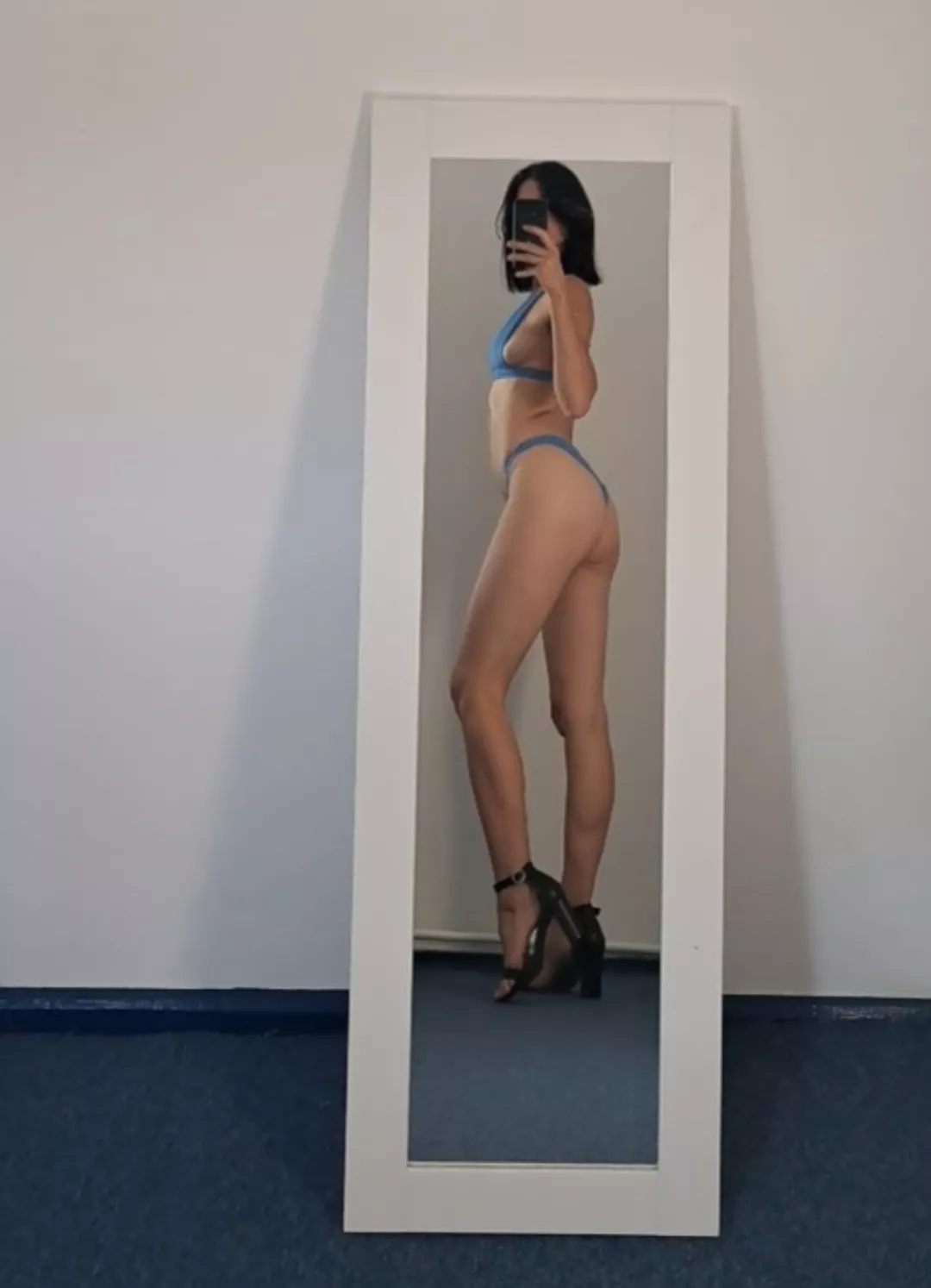 Could you be behind me, please? [F36] posted by MartaPeonly