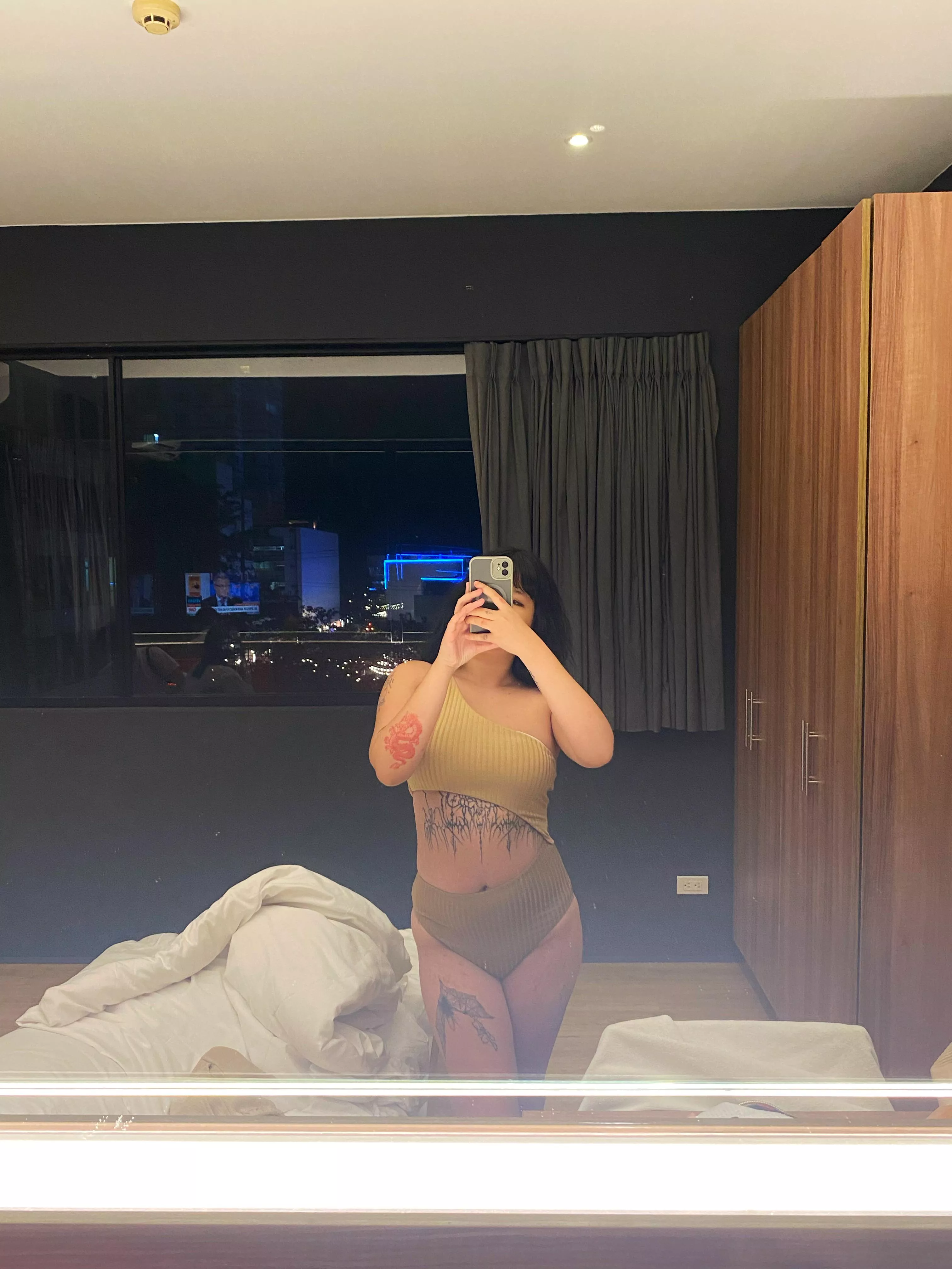 [f]eeling a bit sexy tonight 🍂 posted by wondersofmalgosia