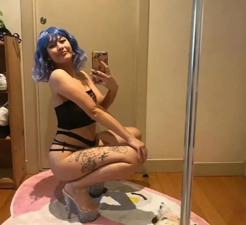 Follow me Ruby(@RubyRaven) posted by _ineedyou23