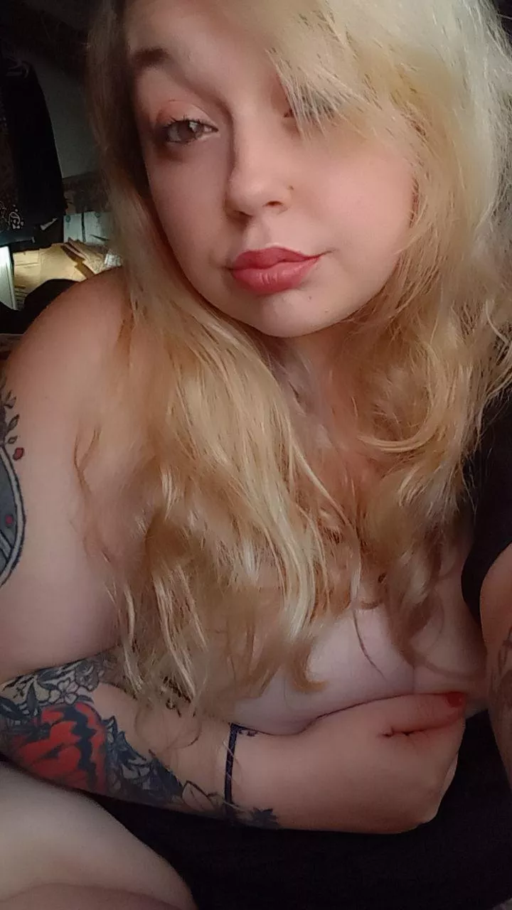 Goooood morning. 😈💖 posted by Zosoo1996