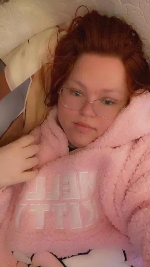 I just woke up from my Sleep and im still tired 🥱. by Jasmellox