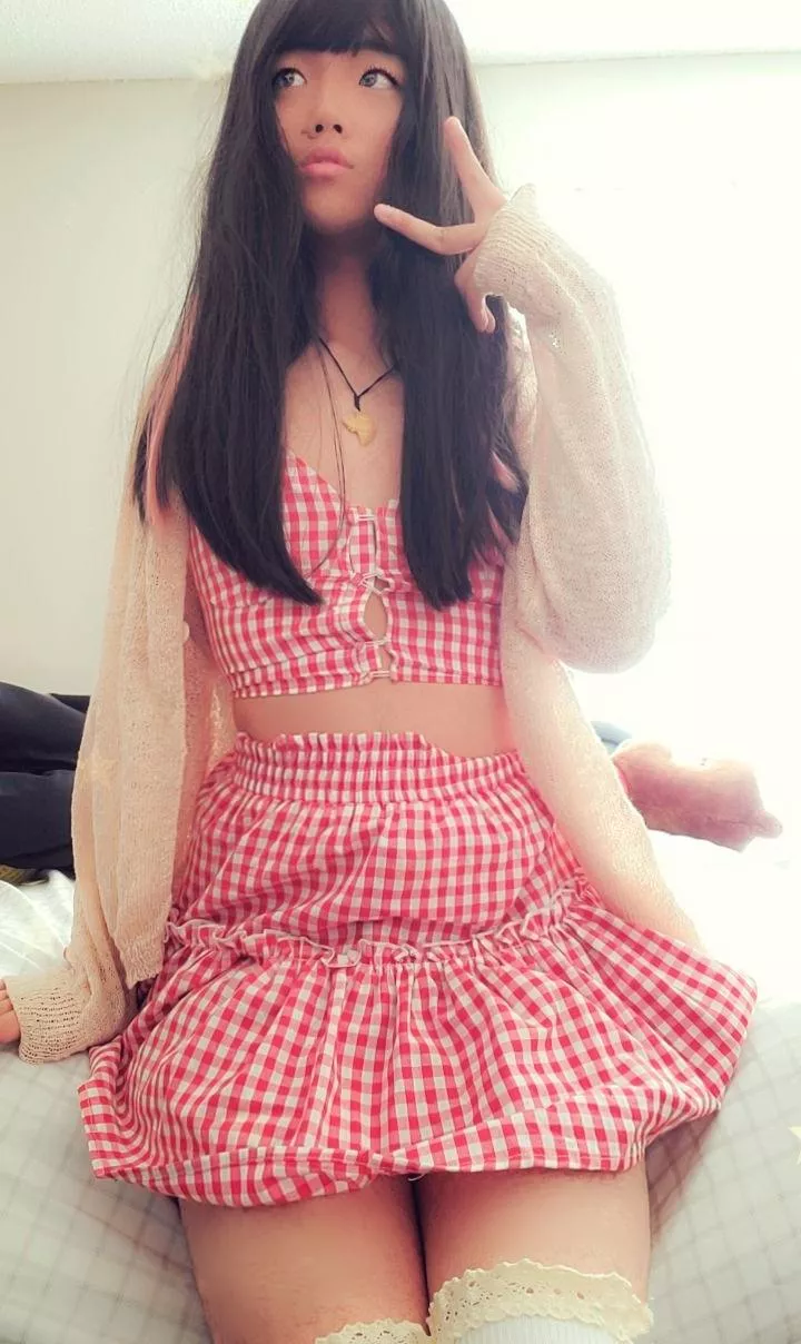 i need to learn how to pose loll 😖 posted by MistyValentineXOXO