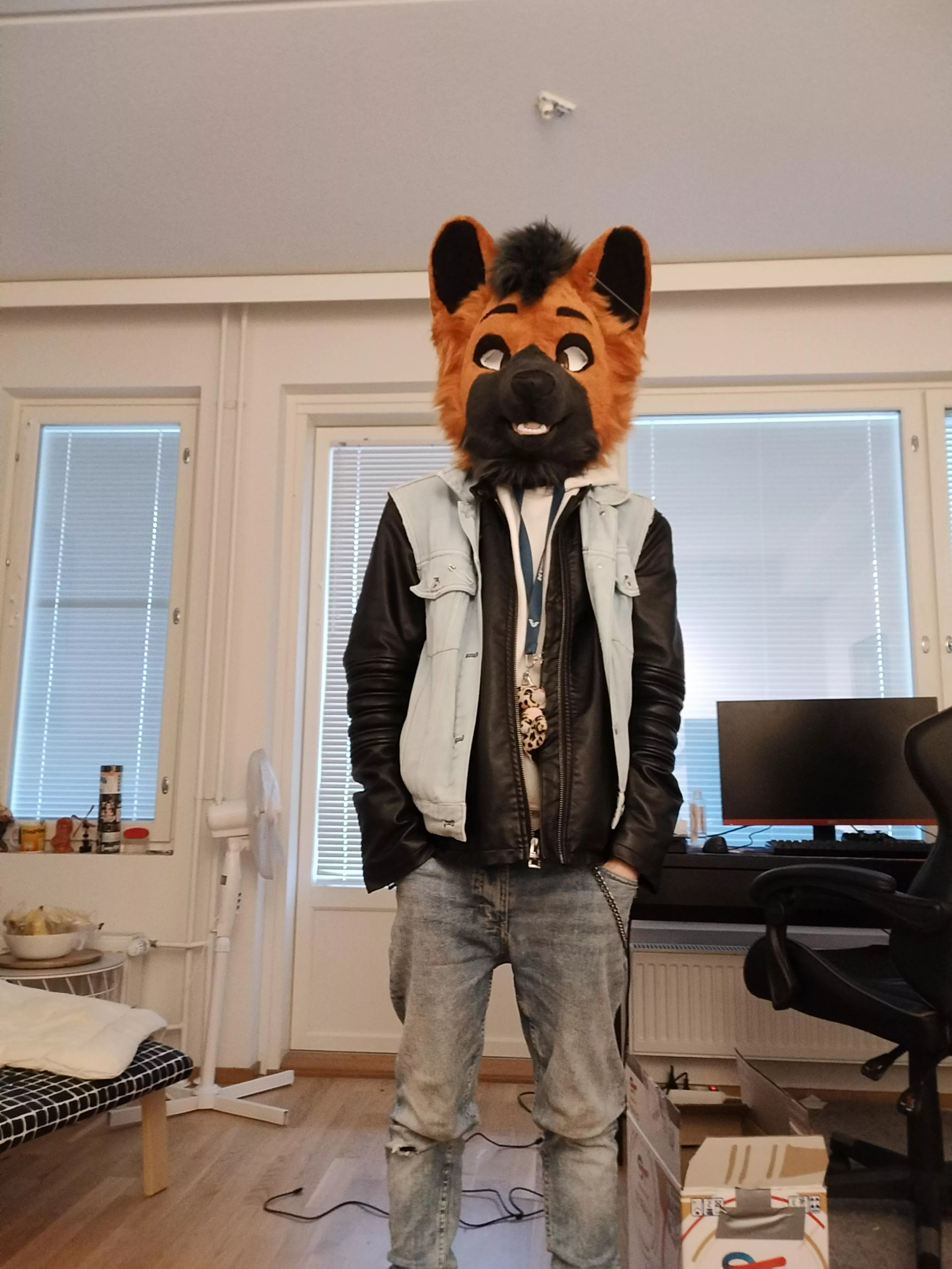 just recently got my fursuit head from @pilotkiddo from twitter posted by SirYiffAlot