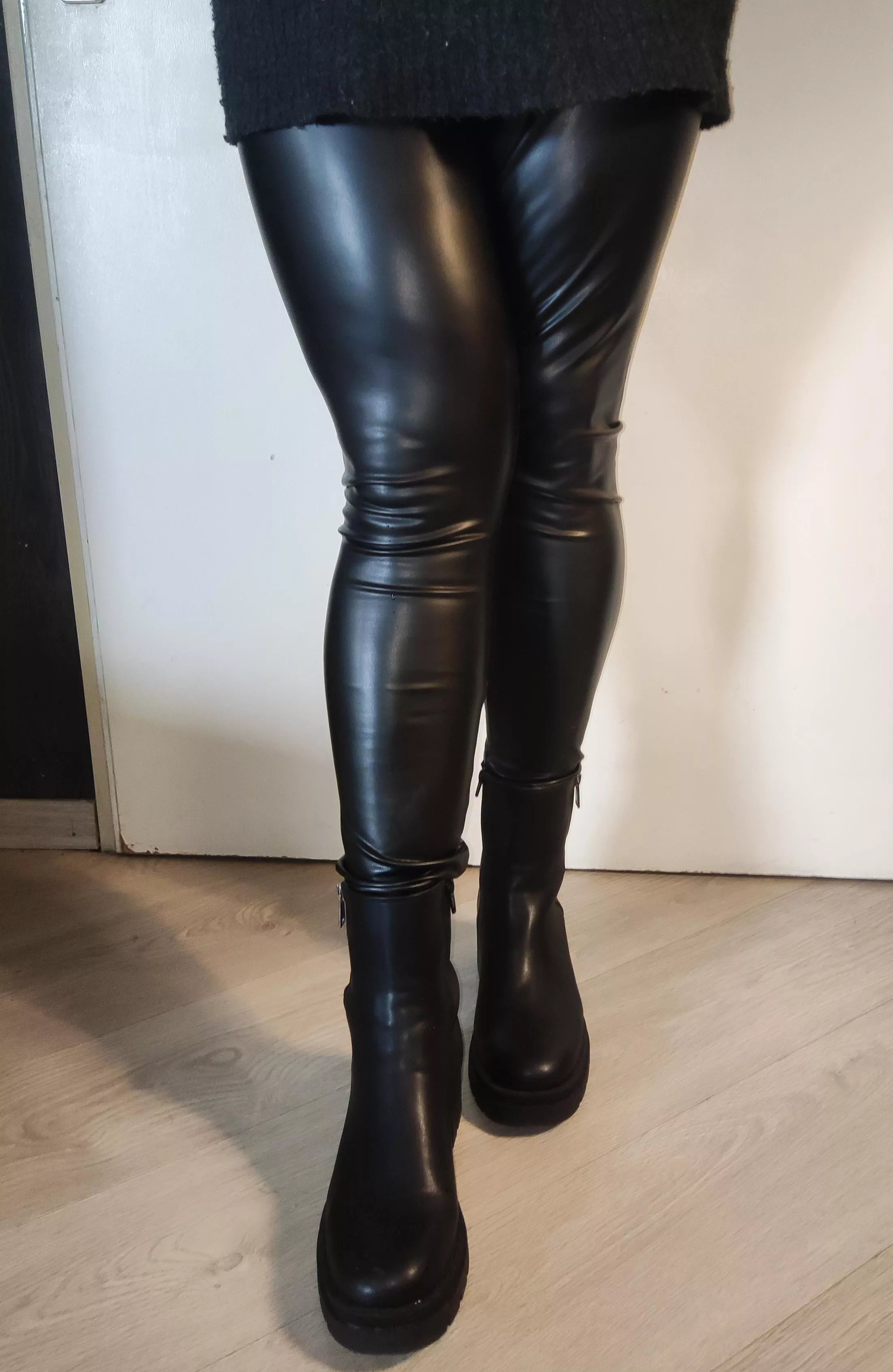 Like my shiny black leggings 🫣🥵 posted by NL-funplaycouple