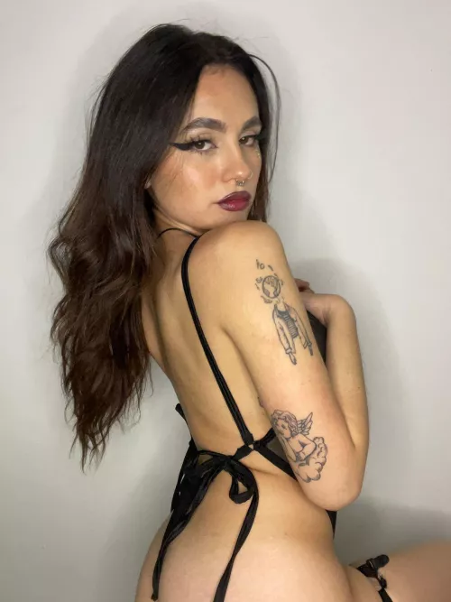 look me in the eyes  by LatinaJasmin