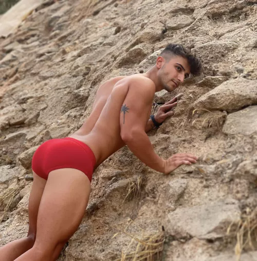 Red butt 😜 by Flat_Mycologist_903