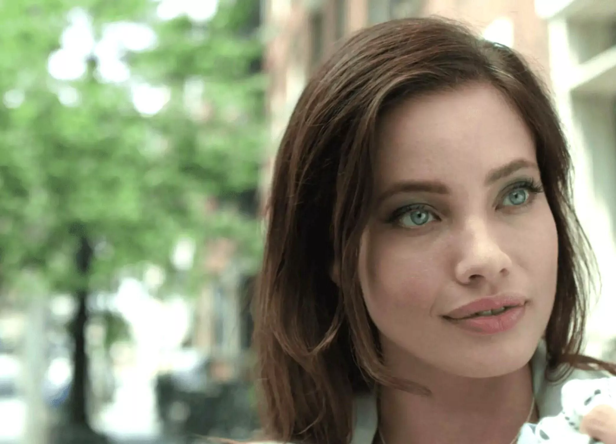 Stephanie Corneliussen posted by qwer5r