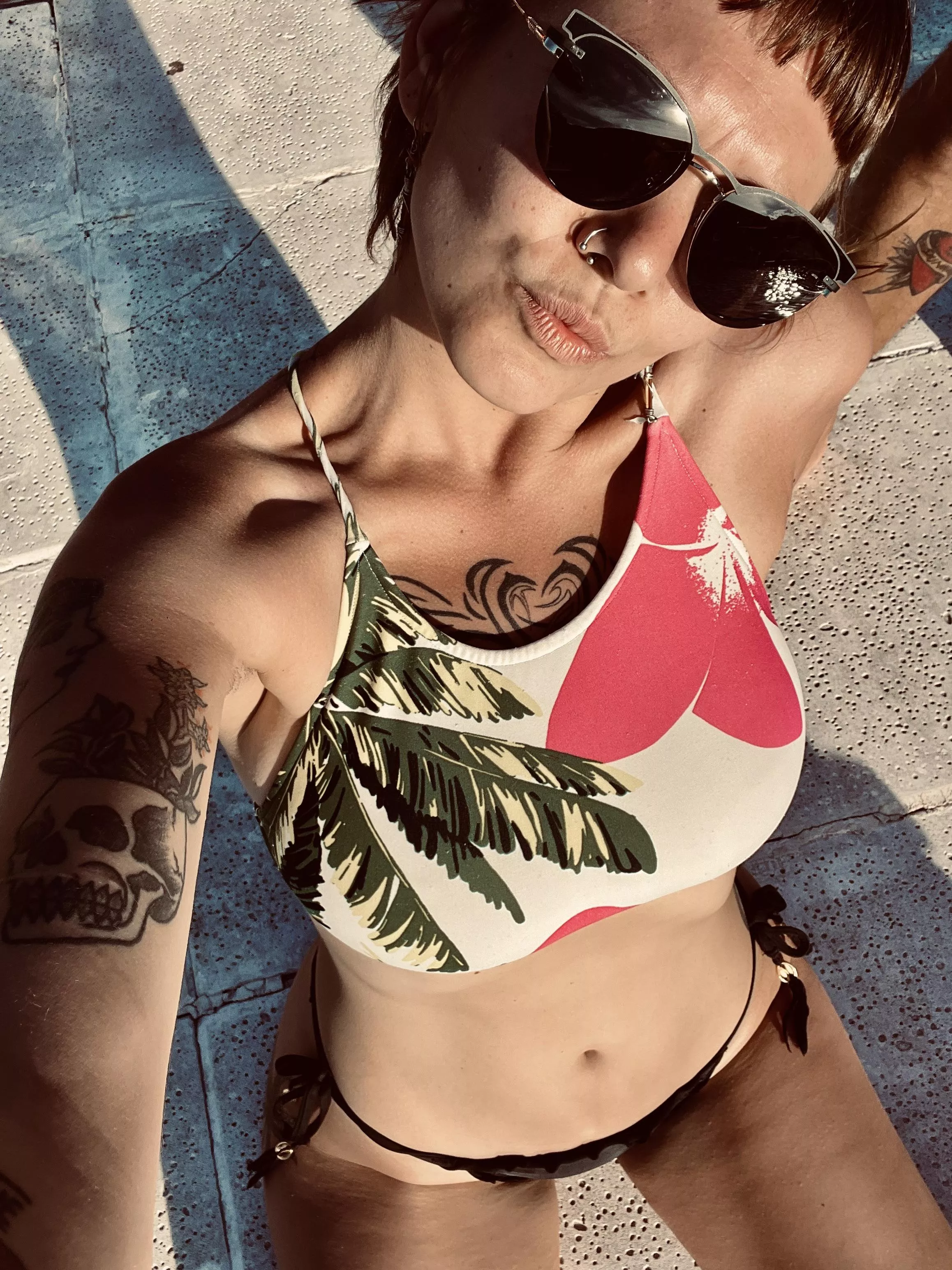 Summer pool time  posted by MARAHOODOF