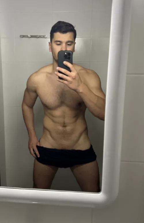 Yes, sport is an important part of my life and when my friends hang out at the bar in the evenings or hang out on the street, I prefer to spend time productively by realisiwak