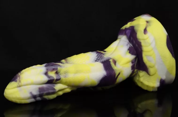 A Pretty Orochi by PepperLipChiliTongue