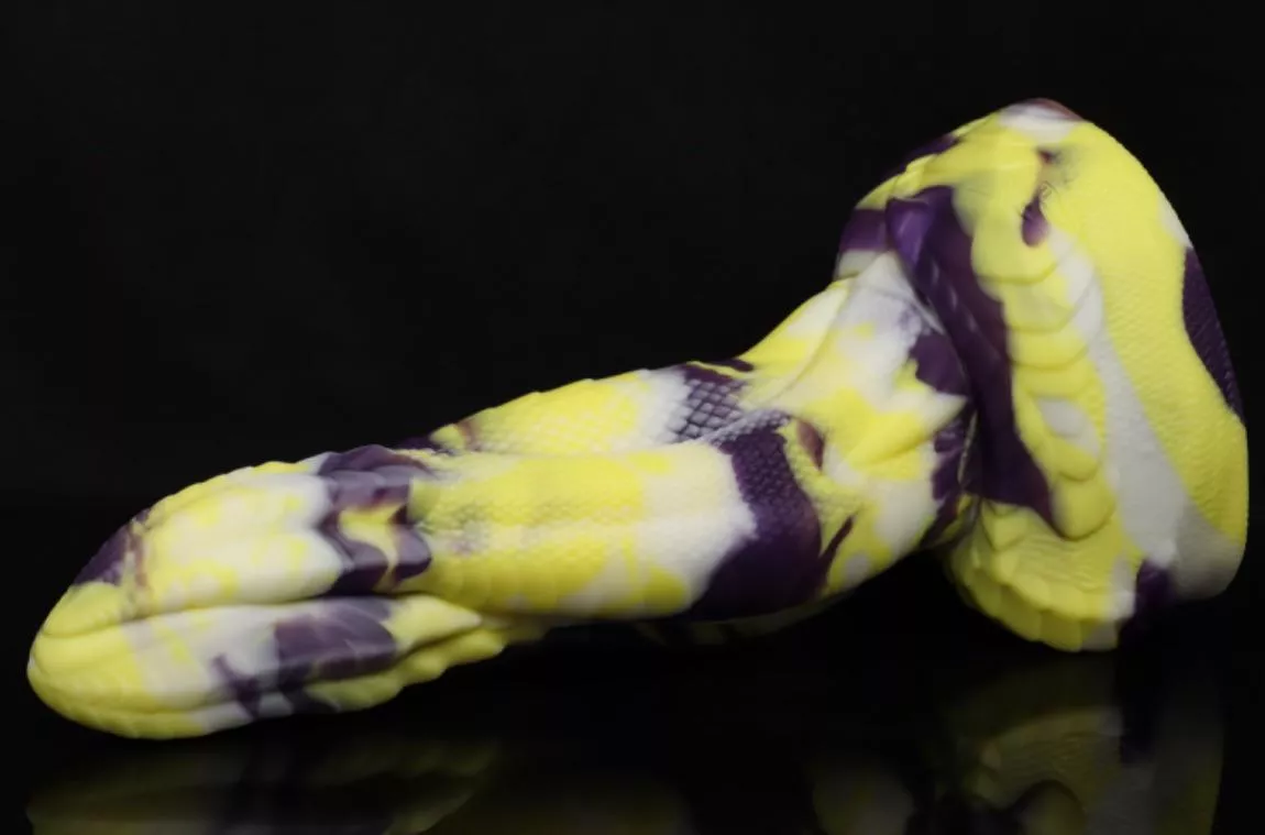 A Pretty Orochi posted by PepperLipChiliTongue