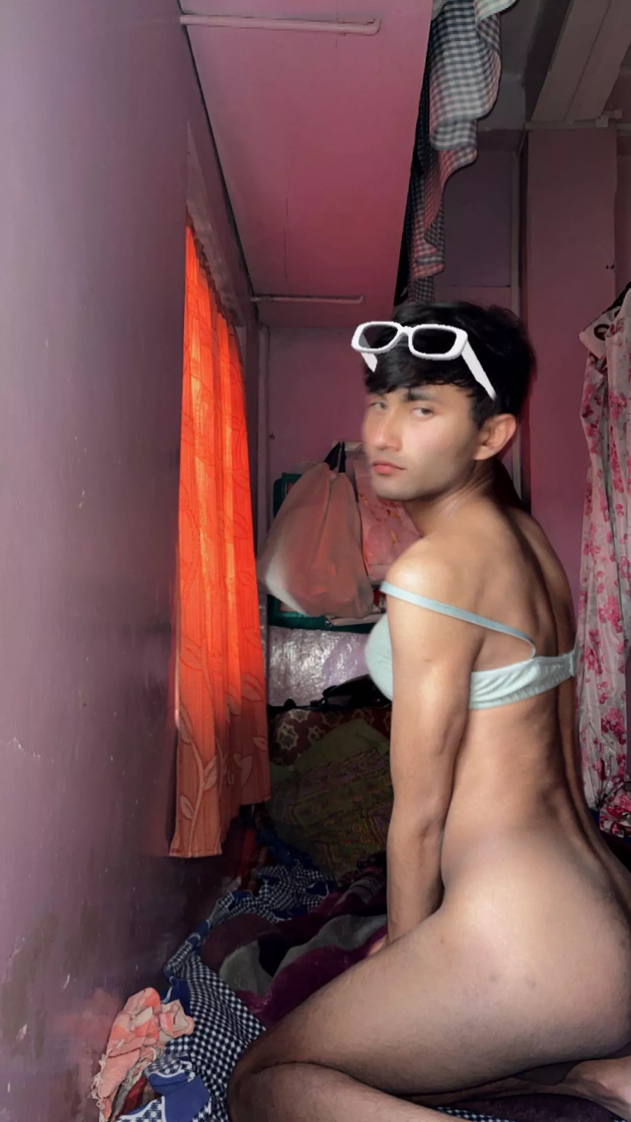 Am I hot ? posted by Slimguysexy