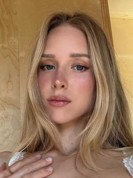 Caroline Zalog posted by Ken789gh