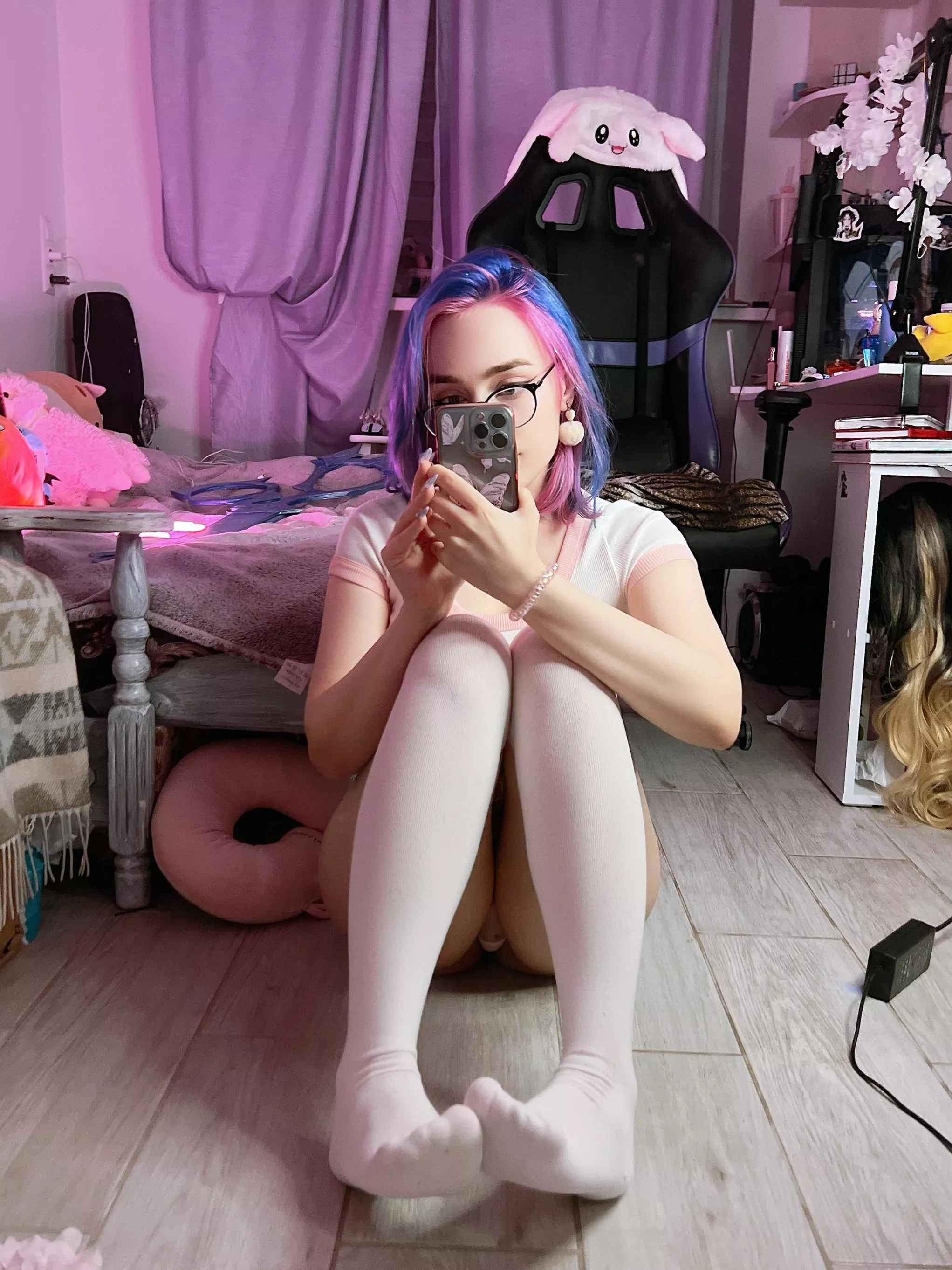 Could you spread my legs wider for me, daddy? posted by geekystreaker