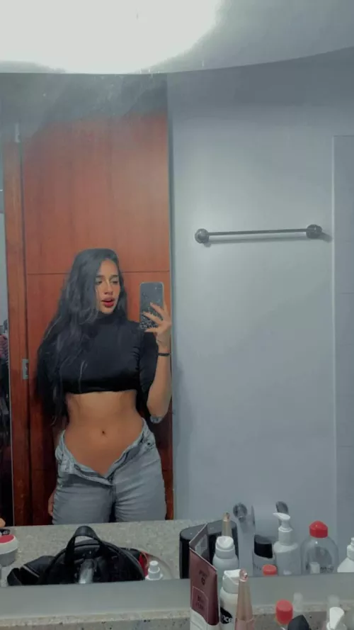 How sexy do i look in this crop? F18 by iheart_bunnies_