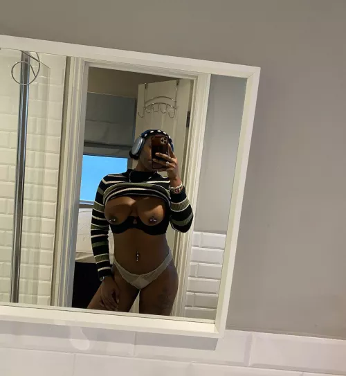 I like revealing what’s hidden underneath 🤭 by BlueeAngel99