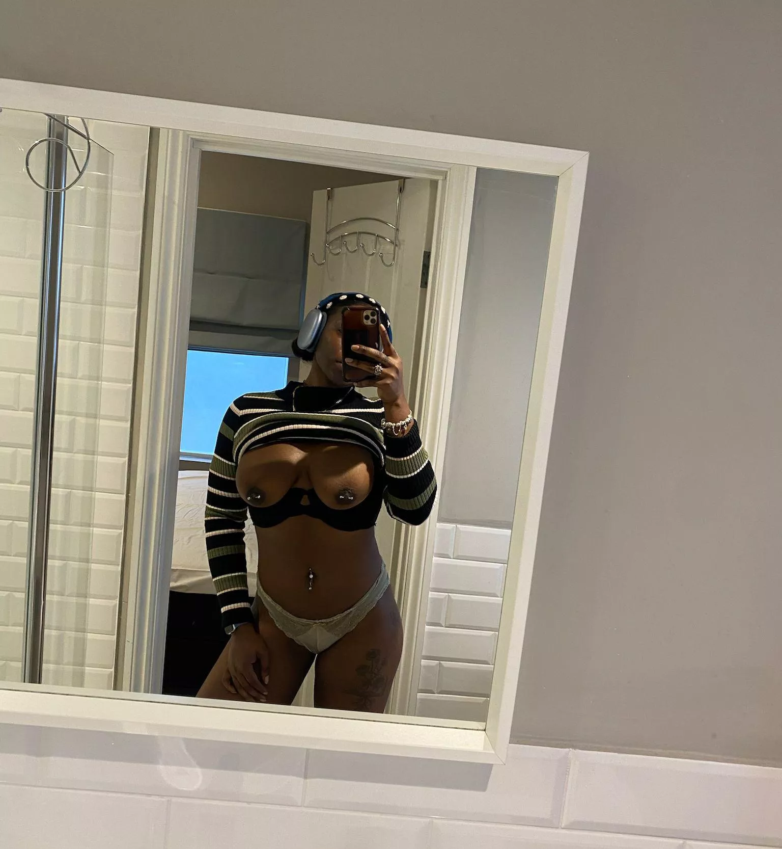 I like revealing what’s hidden underneath 🤭 posted by BlueeAngel99