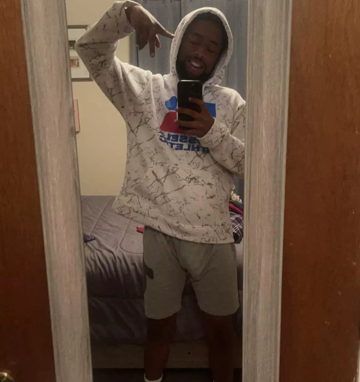 Let’s be roomies posted by YogurtclosetRight593