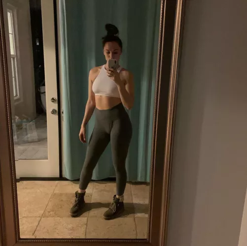 Mirror mirror by ExecutiveF1ora