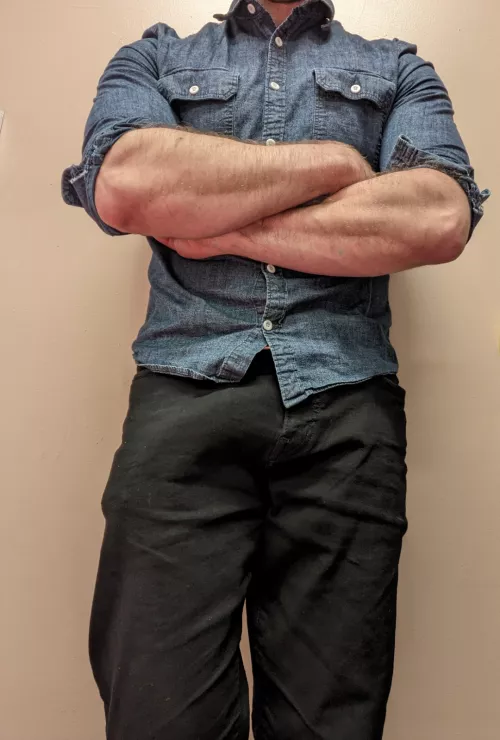 My strong arms aren't the only thing stretching fabric in this picture. by tomatoe1987