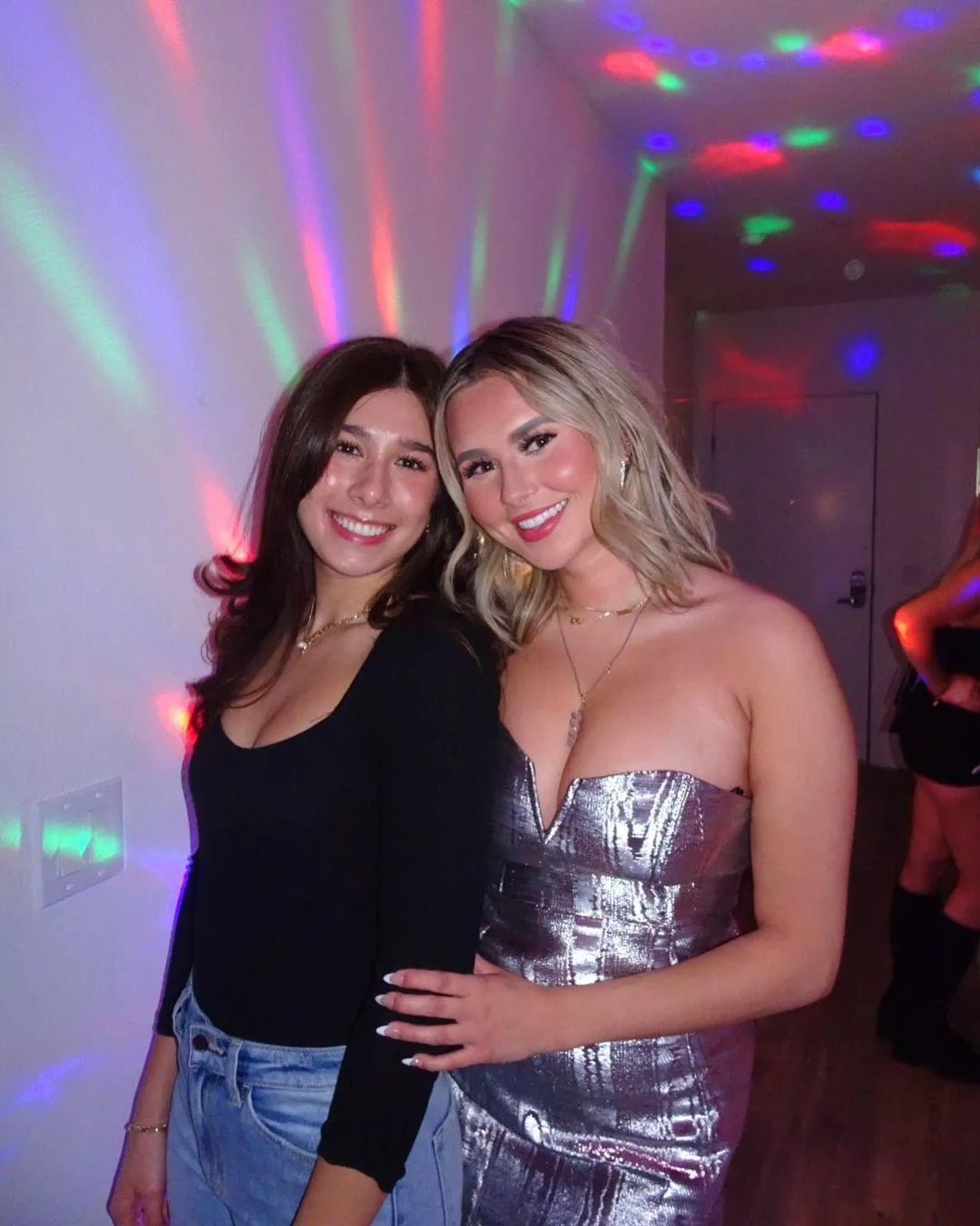 Party [2] posted by vicvicboom