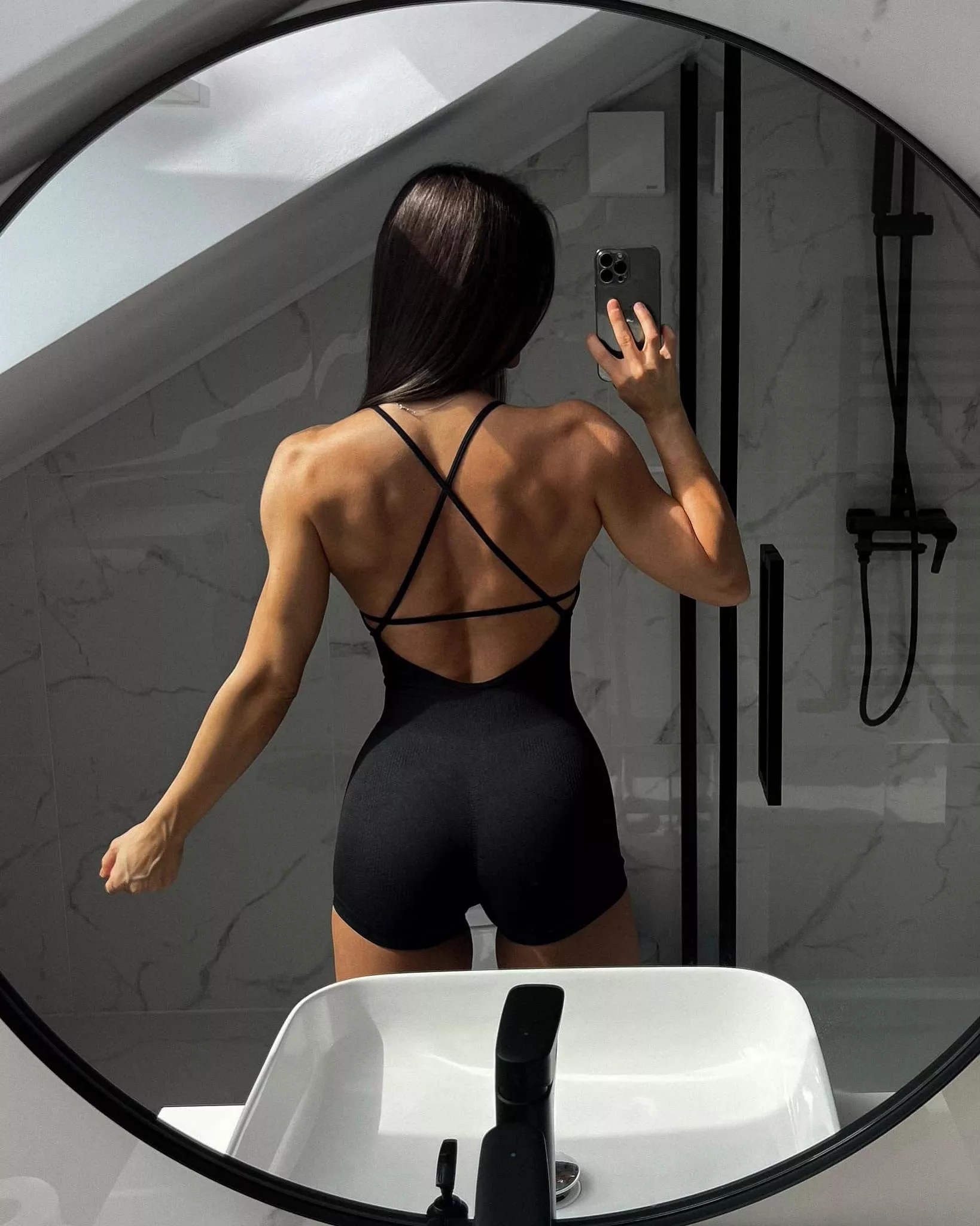 sexy back [f] posted by linasphysiquexxx