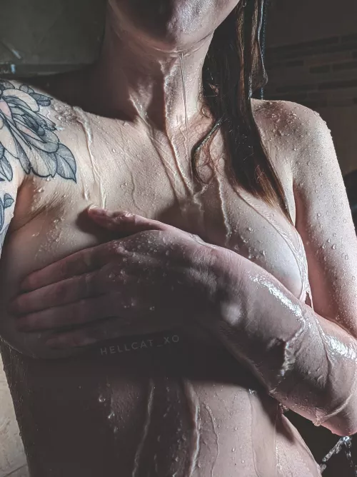 the hot water always gives me goosebumps by hellcat_xo