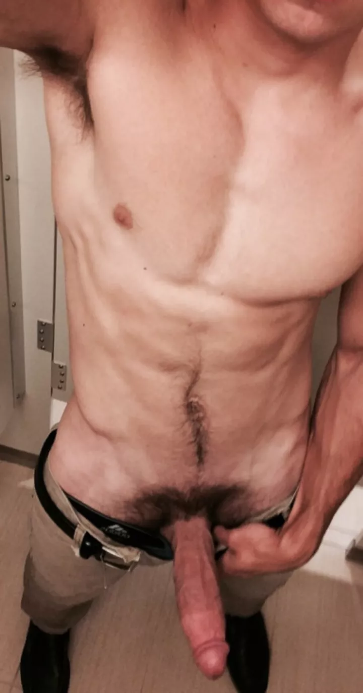 There is still space in the toilet  😏 posted by Leopse1188