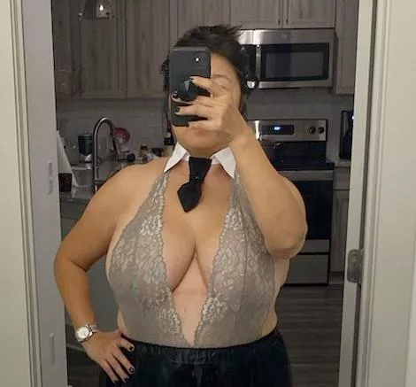 Thick but submissive, how is that for a combination posted by KoreanSubKink