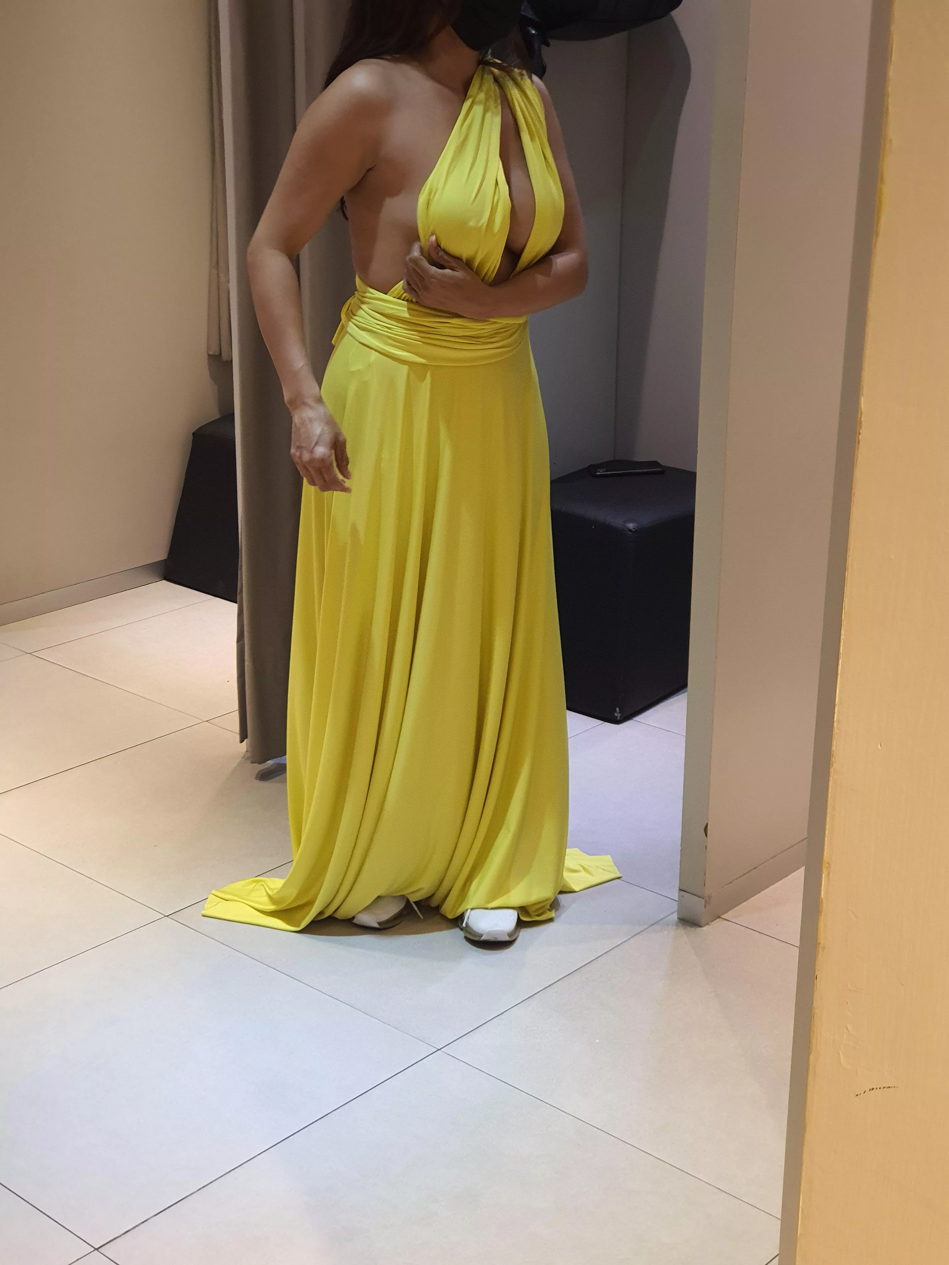 This store needs more lights, it's so dark in here posted by Chi_chona