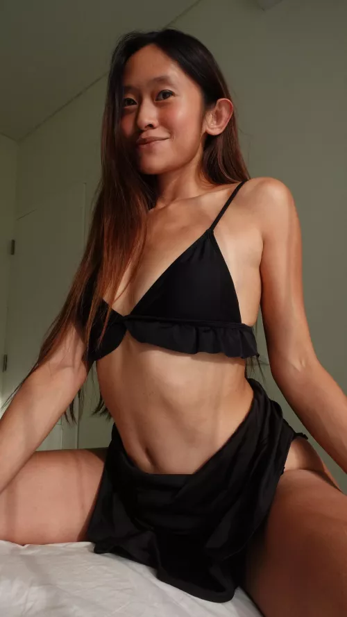 Trying my best to make you horny. by RobbinAllre