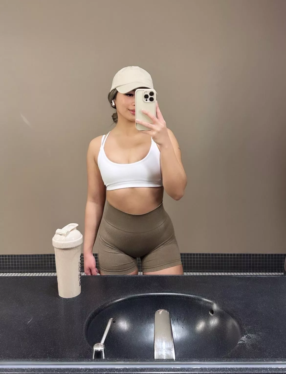 Gotta love a gymgirl asian baddie🥵 posted by Upstairs-Art7907