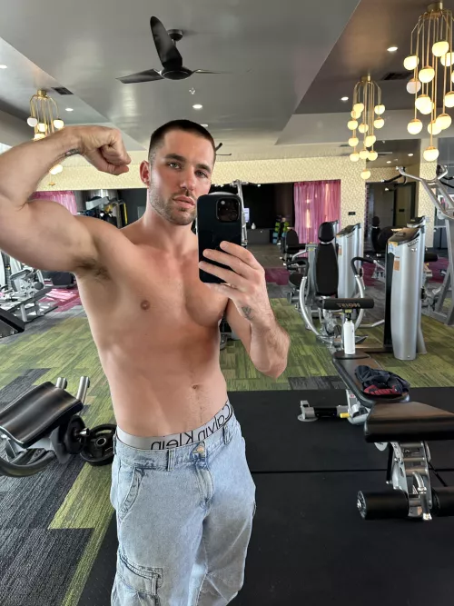 Post pump and sweaty 😛 by Lbnzprnc