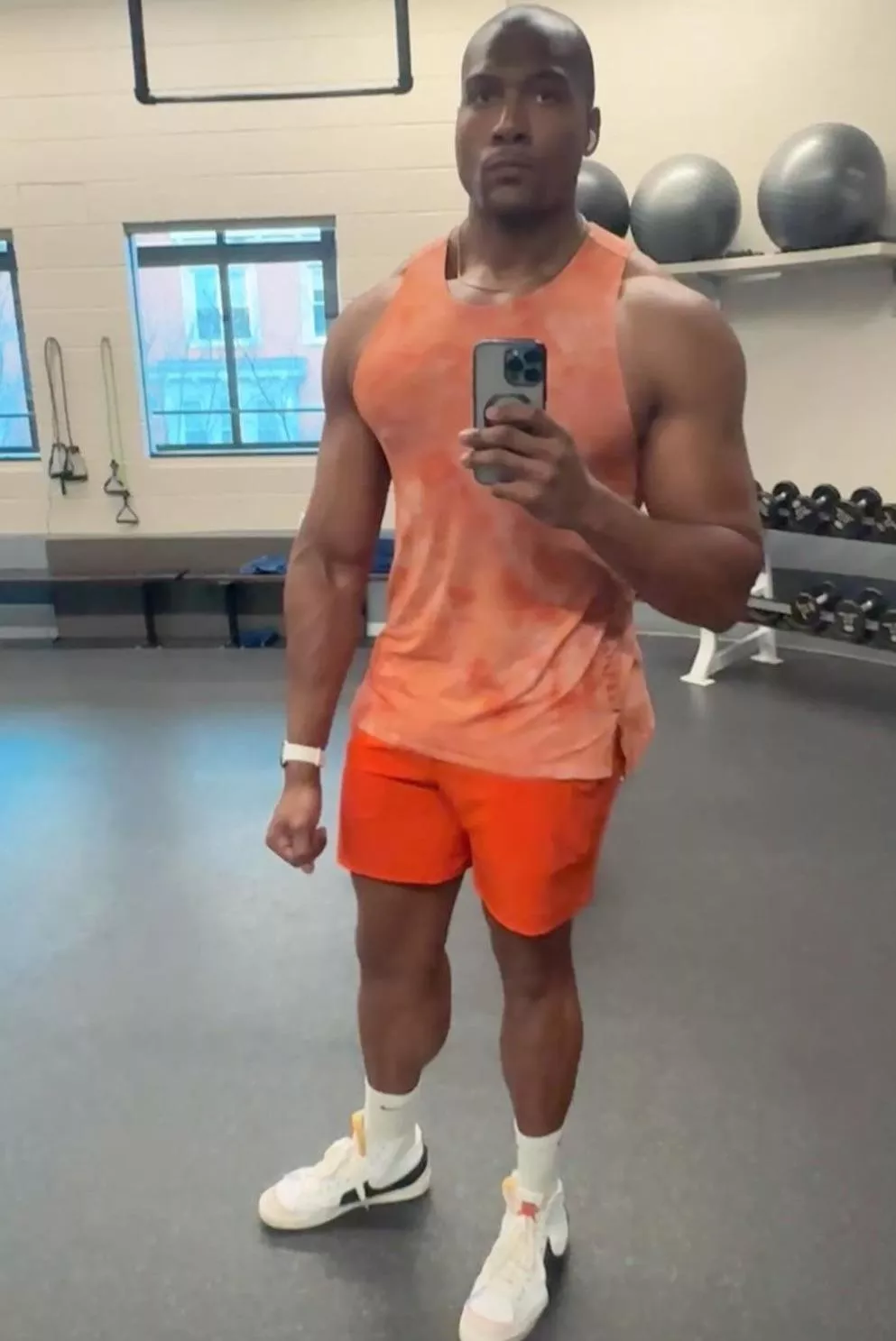 6ft6” 33  posted by No-Leading-1247