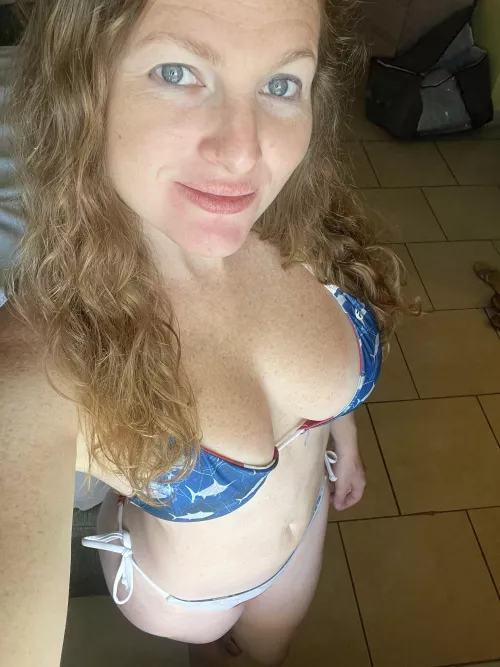 Are you looking into my eyes or freckles? [IRTR] by freckly_auburn