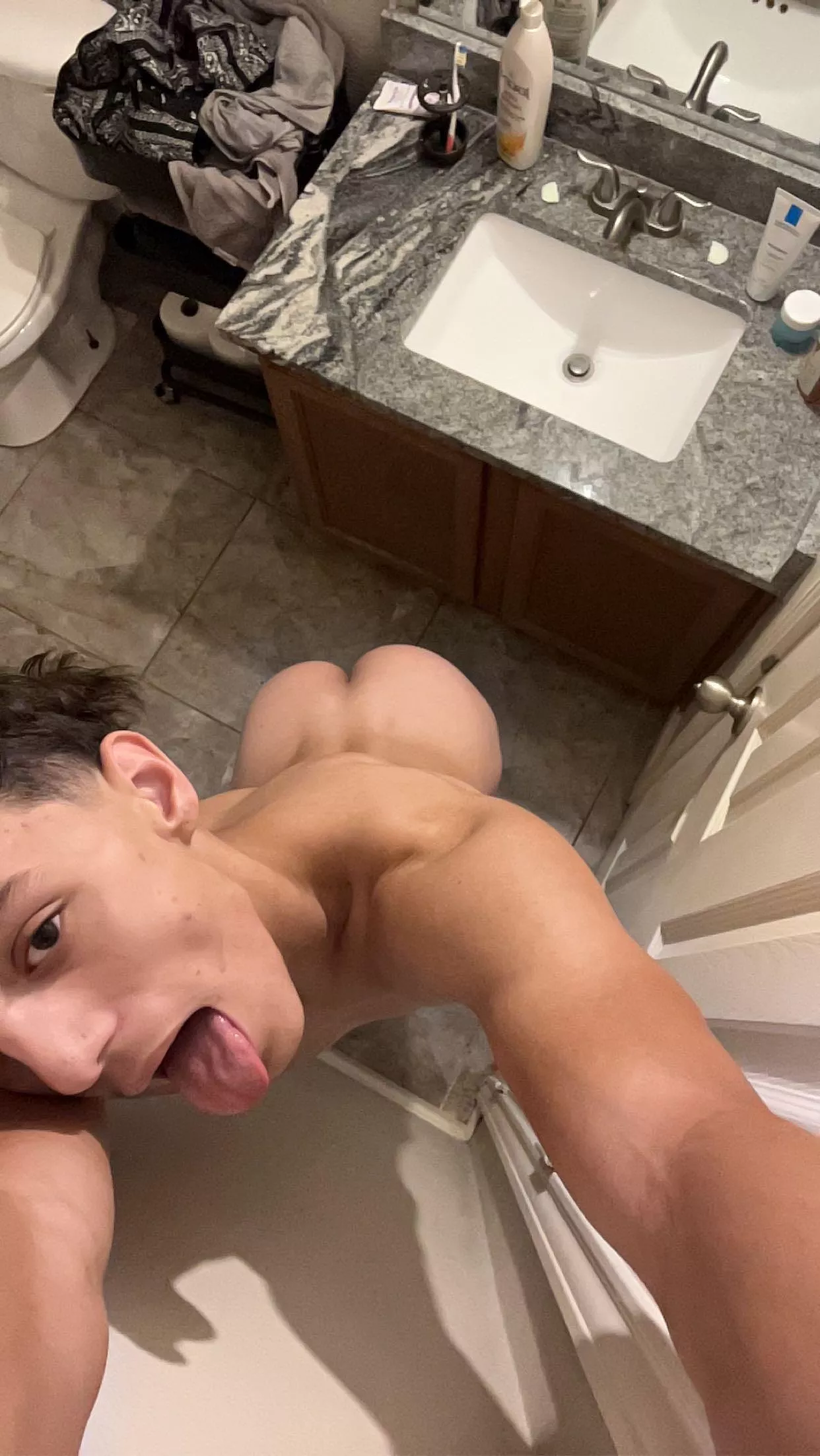bend me over the sink :) posted by vonthei7