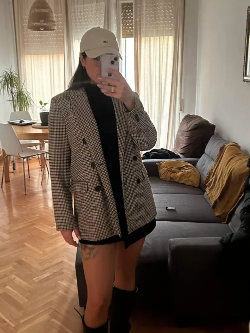 classy girl by GreedYuy