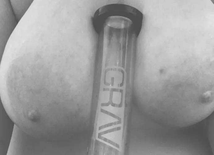 come hit my bong, suck my tittes, & (f)uck me by Bitter-Note3672