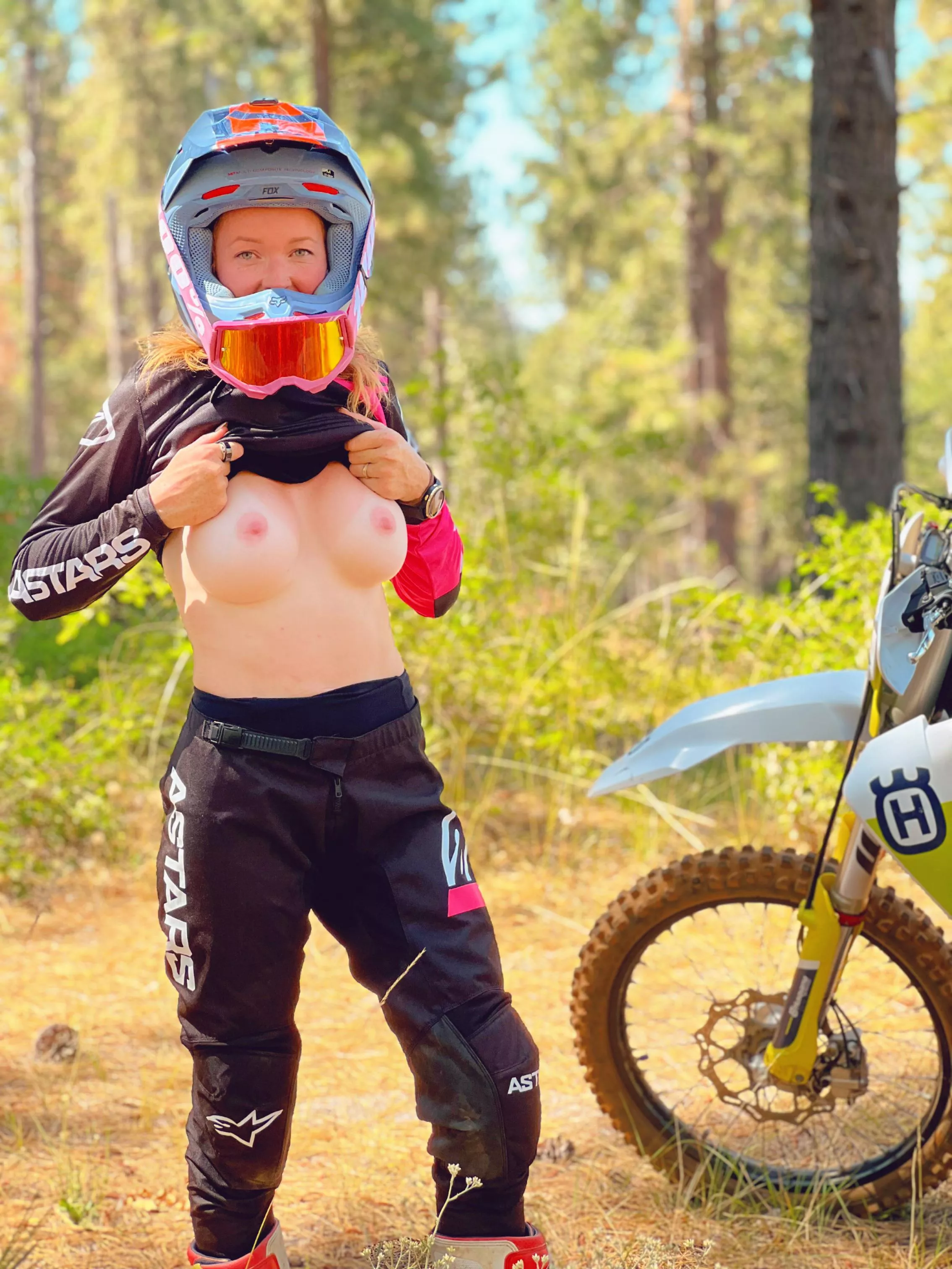 Come on naked adventures with me.  posted by fitredd