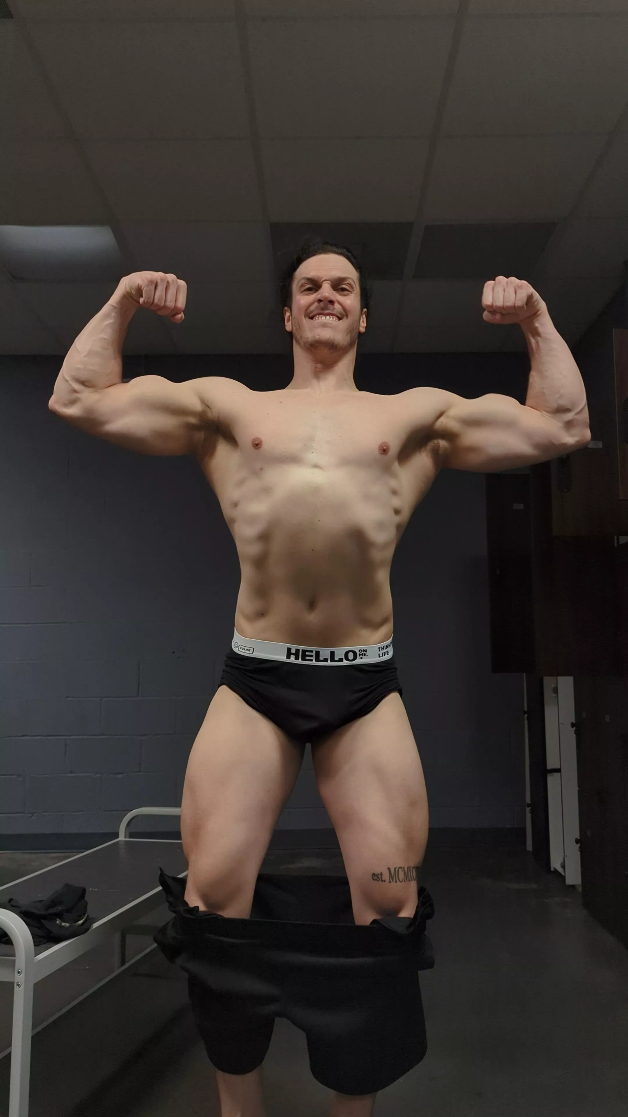 Come take a look 😘 posted by meaty_tarzan