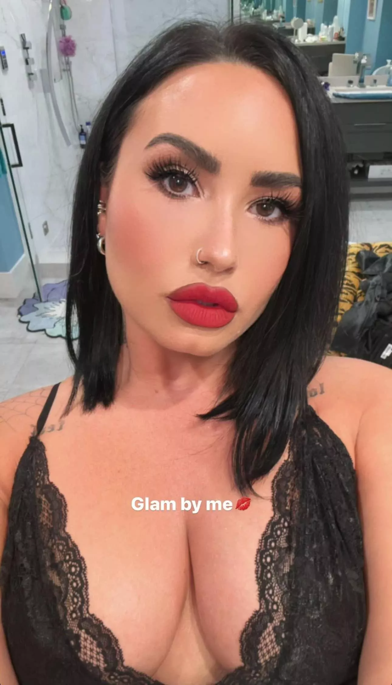 Demi Lovato posted by Rommaaiinn
