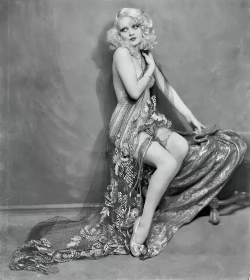 demure flapper by Mundane-Employer-719