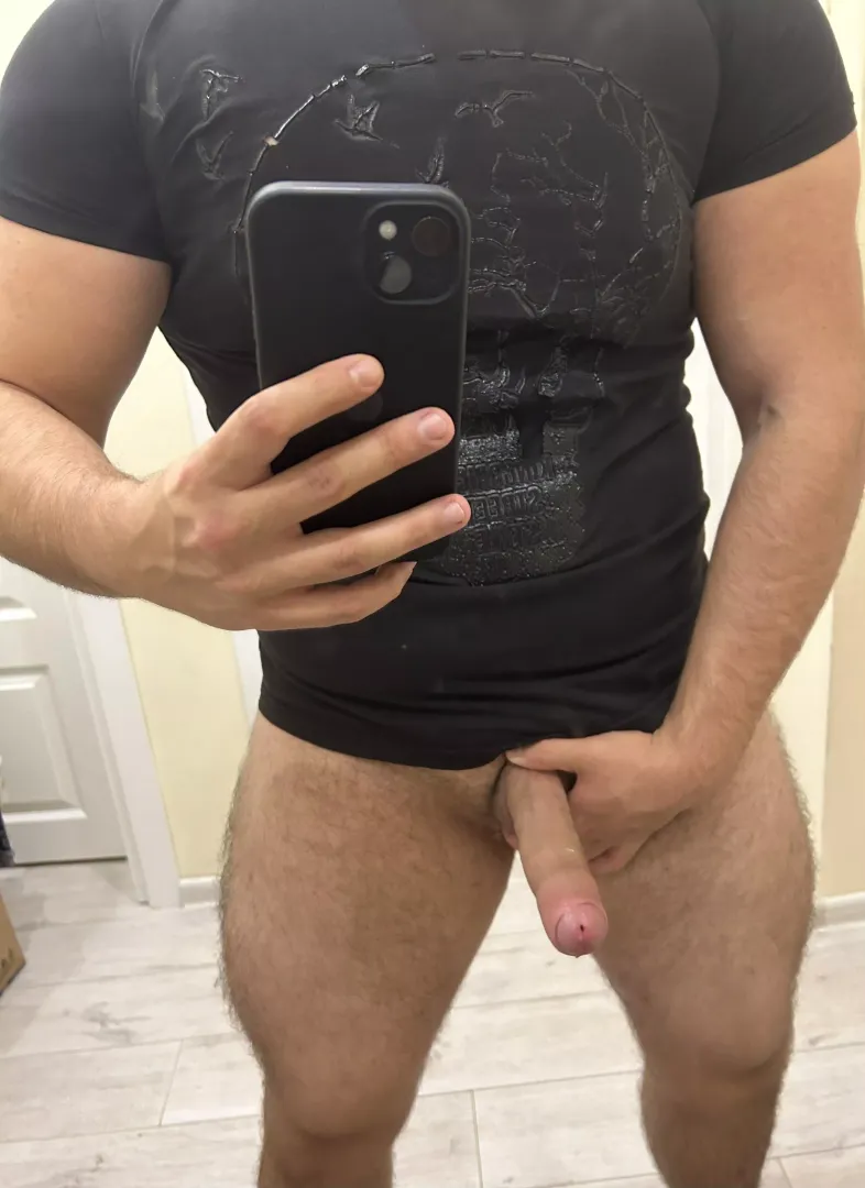 Do you like bulky uni guys 😏 [20] posted by Current-Dog-905