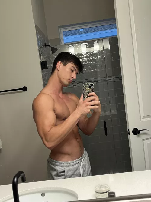 Forearms are definitely getting bigger 💪 by onedik1