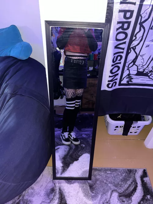 Hey boys by Crispynipzy