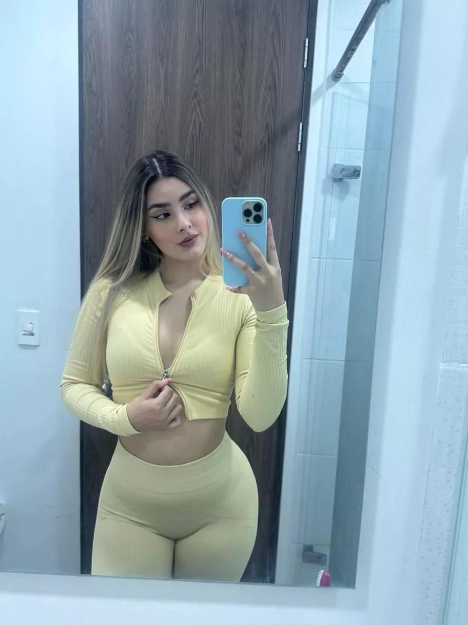 Hope I don't distract anyone in the gym tonight with this new fit but... posted by iwantoutx