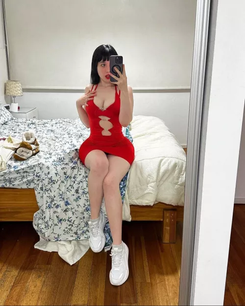 I wait for your hands to squeeze by Cutee_Queen