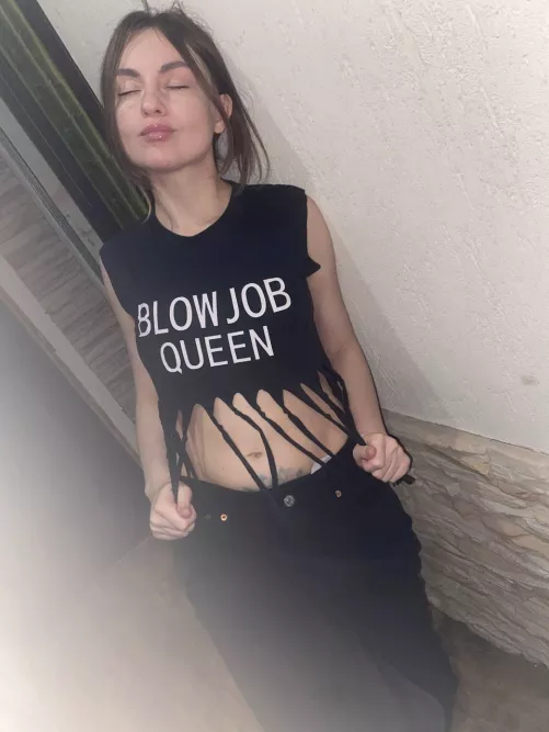 I’m suck like Queen! Soooo join my show tonight!!! by Kelly_Copperfield