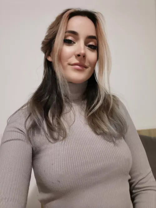 Is this a good angle for a selfie?  by miremi137